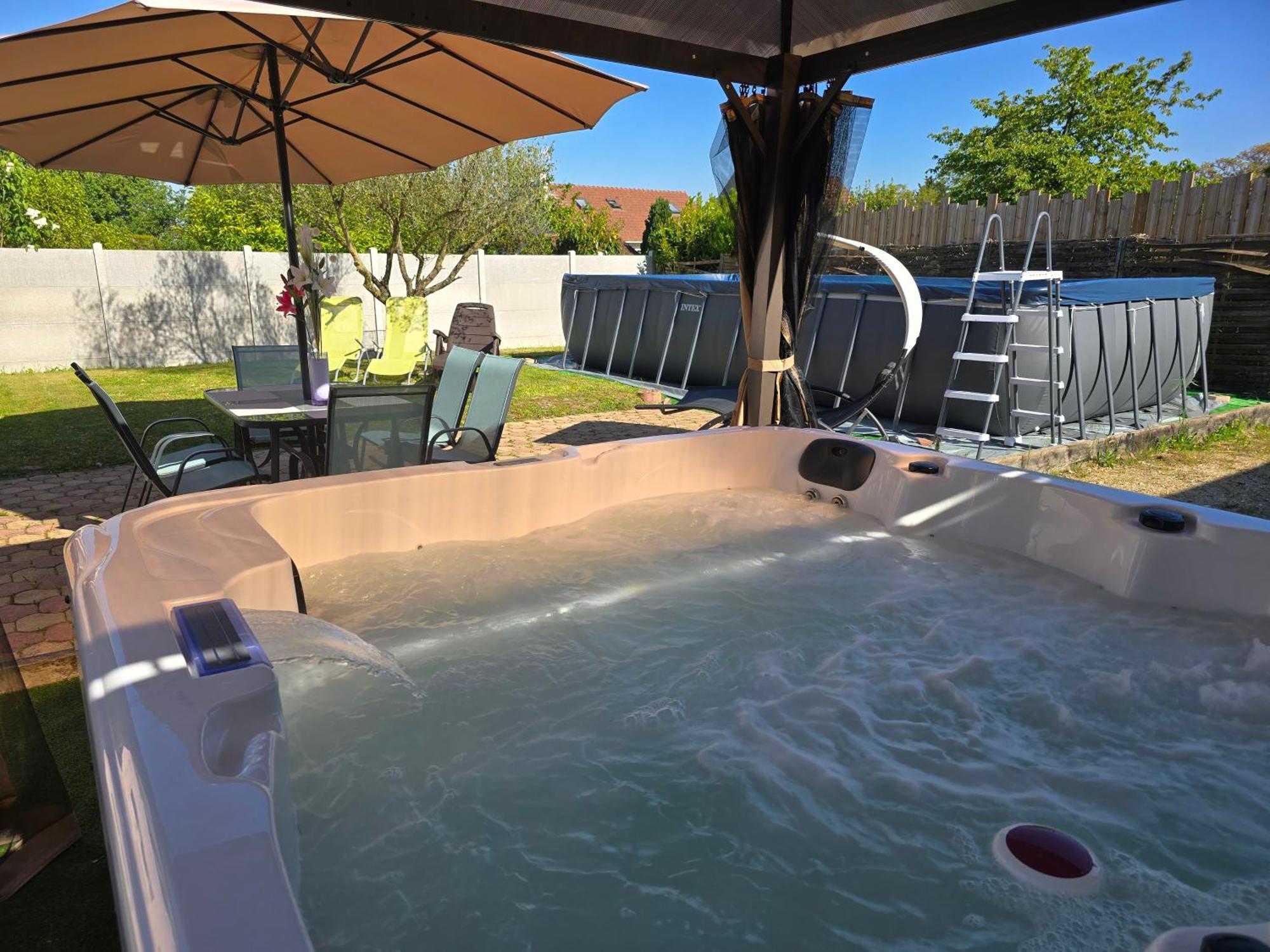 Appartement T2 Confortable - Piscine Et Jacuzzi Pierrelaye Exterior photo