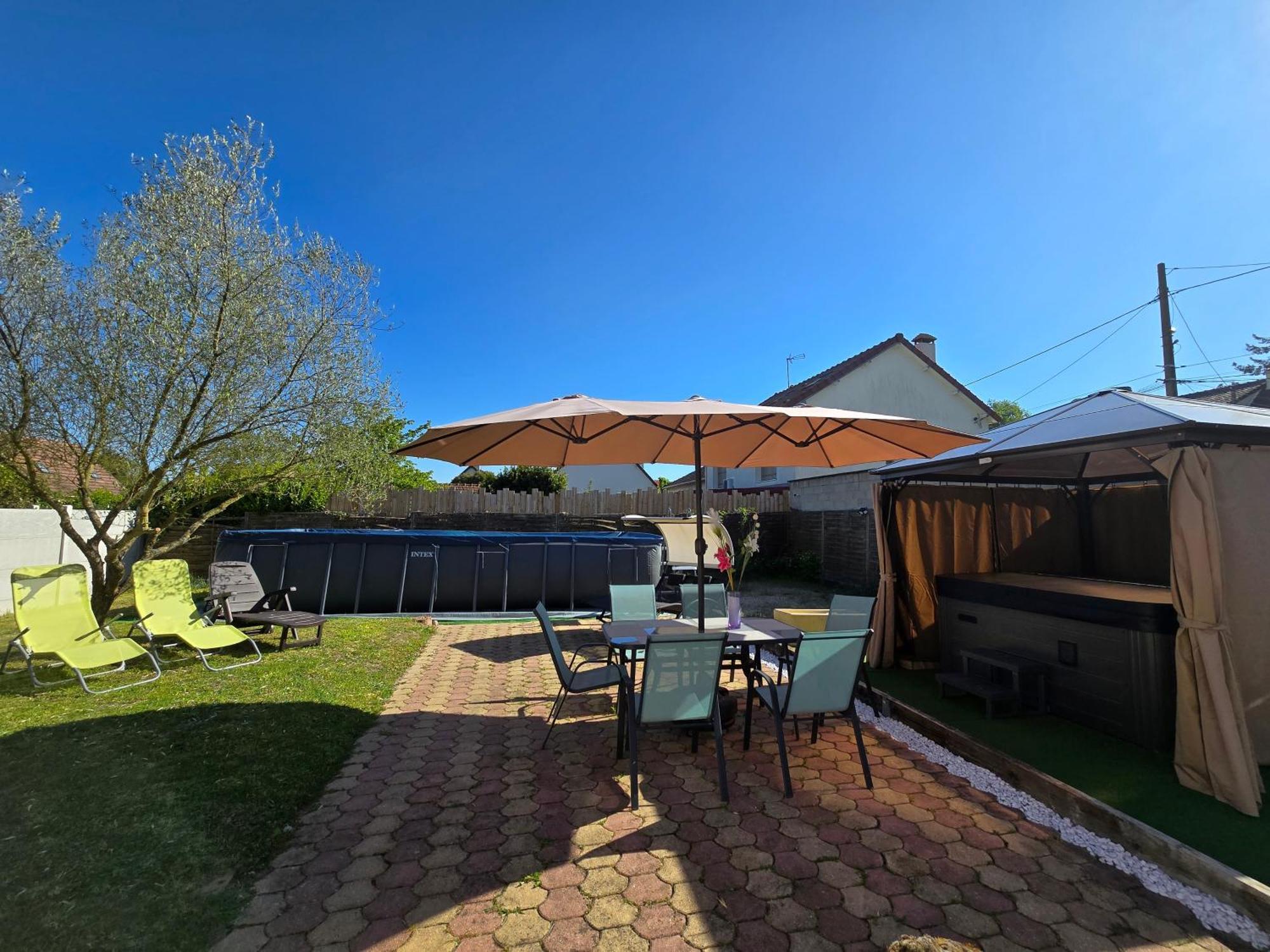 Appartement T2 Confortable - Piscine Et Jacuzzi Pierrelaye Exterior photo